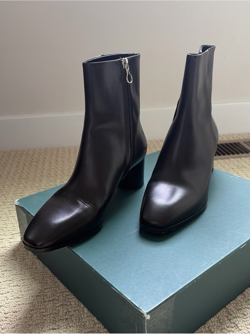 Aeyde Women’s Black Leather Ankle Boots with Side Zip size 39